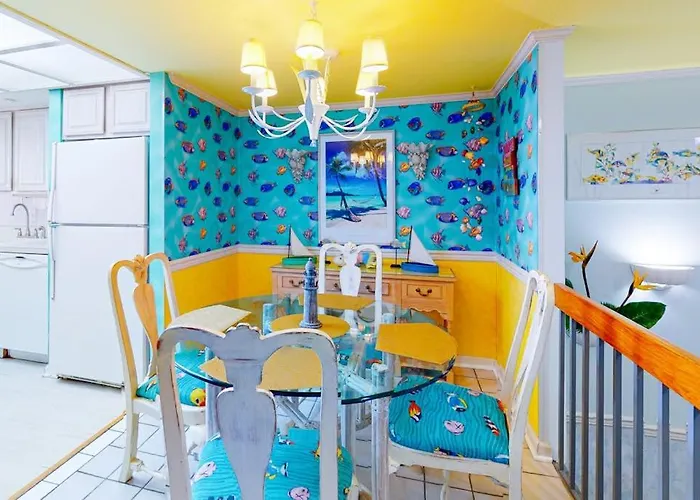 Wonderful Located Right On The With Shared Pool & Sauna Free Wifi *