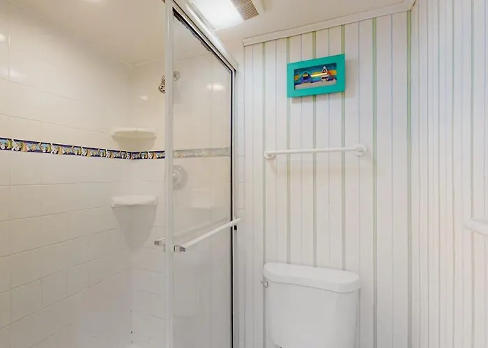 Wonderful Located Right On The With Shared Pool & Sauna Free Wifi