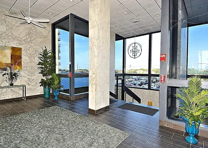Wonderful Located Right On The With Shared Pool & Sauna Free Wifi *